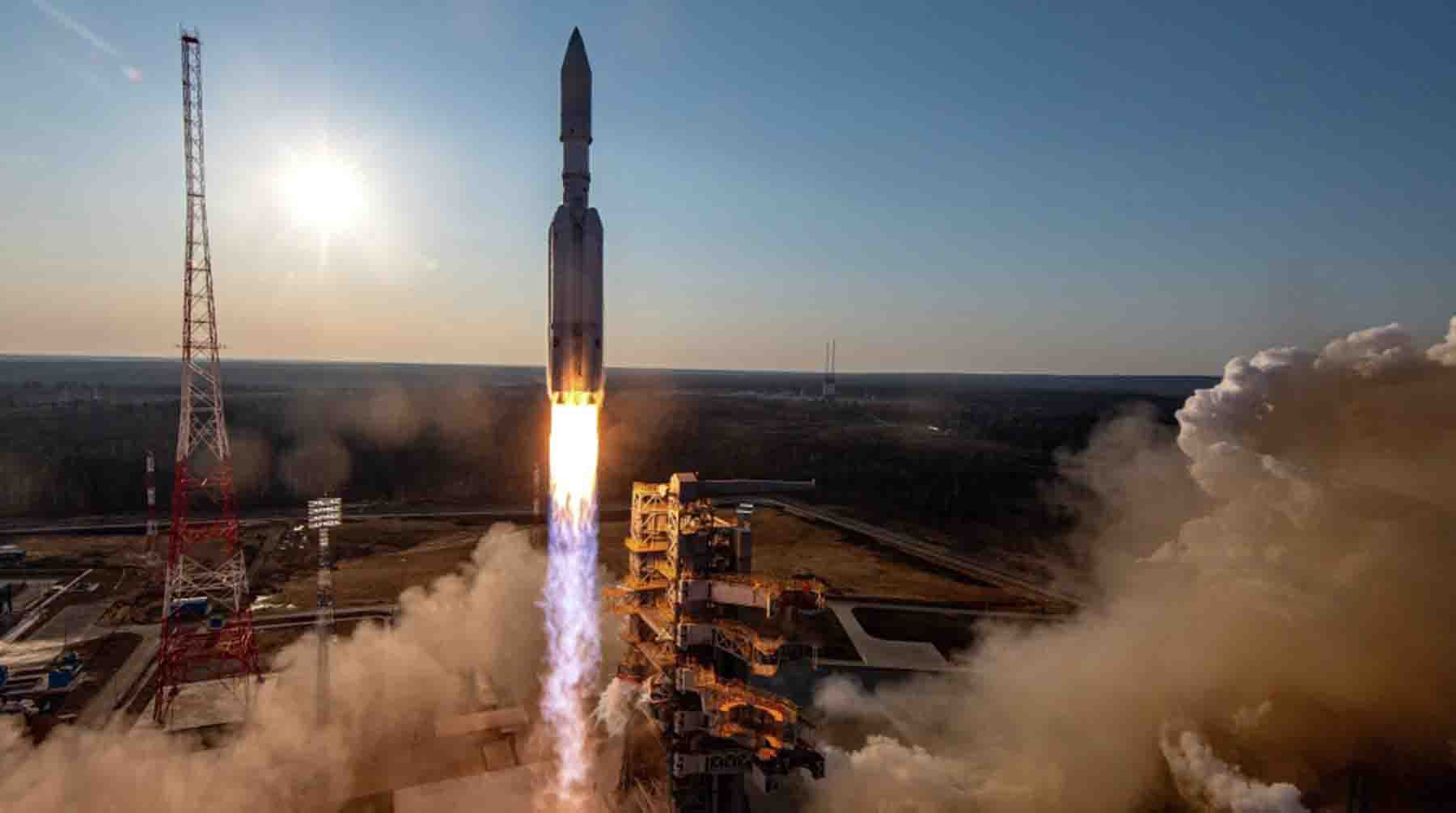 Запуск первой летной ракеты космического назначения "Ангара-А5" с разгонным блоком "Орион" с космодрома Восточный